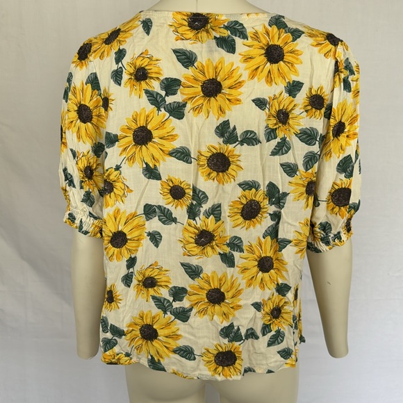 💖 2/$25 H&M Divided Sunflower Puff-Sleeve Blouse - Picture 7 of 7